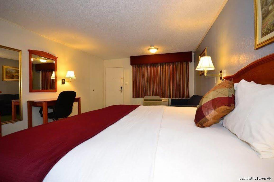 Best Western Palestine Inn Room photo